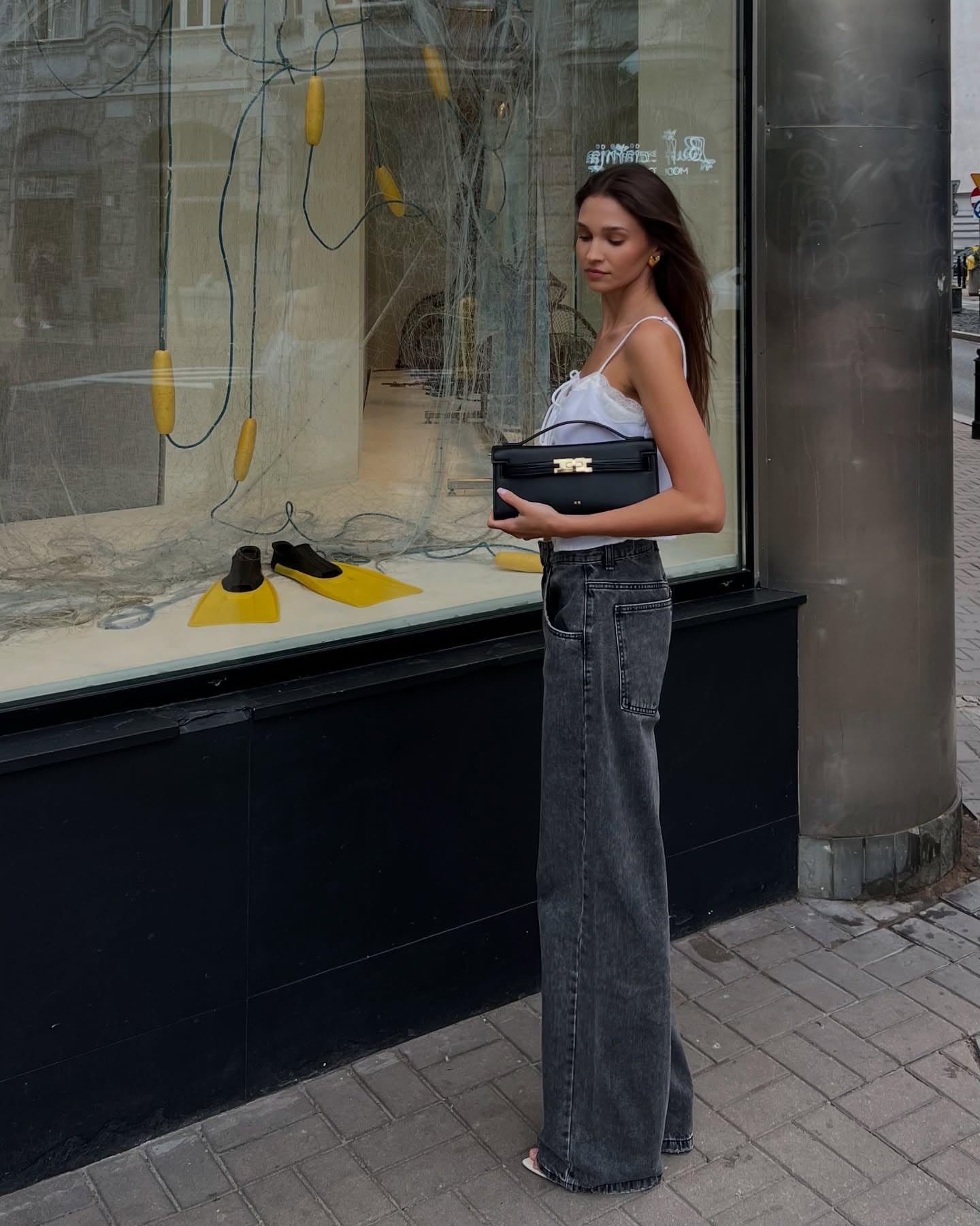 Structured Top Handle Bag With Refined Silhouette